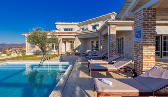 Villa "Star" with hot tub in Zudetici