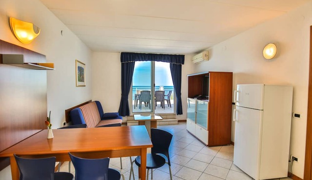 Splendid Golden Rocks Resort in Pula