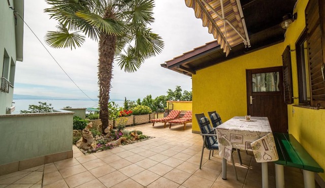 Holiday home with water view in Opatija