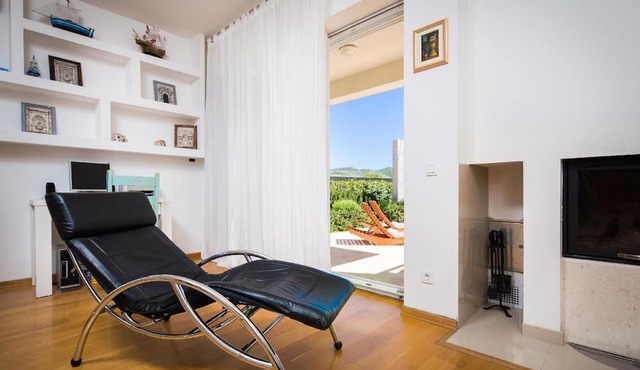 Stunning villa sofia with heatable pool in Dugopolje
