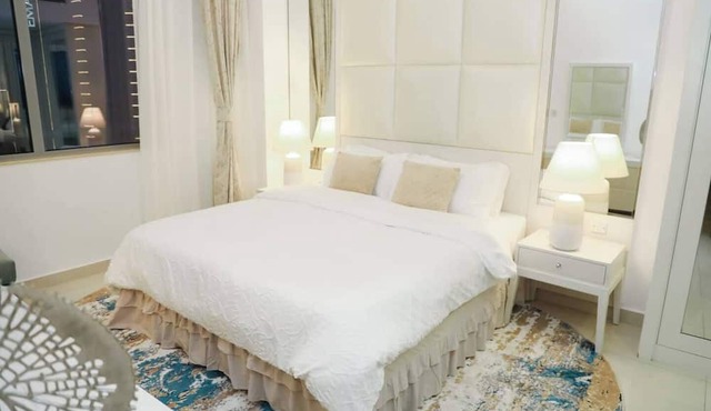 Charming 1 BR Apartment with a fantastic View of The Burj Khalifa in DUBAI