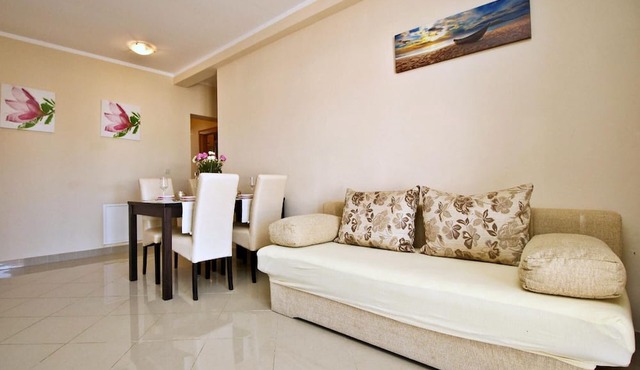 Flat Ivanka-200m from the sea, with terrace