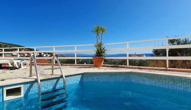 Penthouse Christina - Large Sun Terrace w Pool 300 meters beach/local amenities