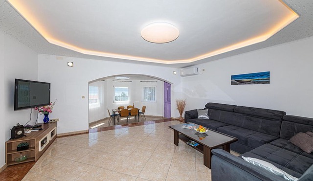 Lovely apartment in Kastel Sucurac with WiFi in Kastel Sucurac