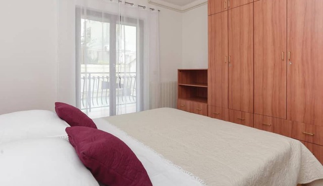 Cozy apartment in Podstrana with WiFi