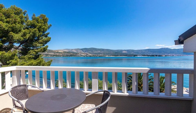 Apartments Janja (30131-A8) - Arbanija (Ciovo)