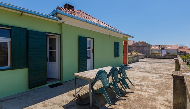 Apartments Jelen (17281-A1) - Kastel Stari