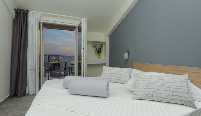Seaside Luxury Suites