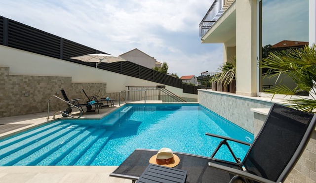 (B6) Penthouse apartment in Hvar