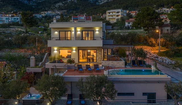 Villa View * Luxury villa in Makarska, private heated pool, gym, jacuzzi, sea view, electric car charger in Makarska