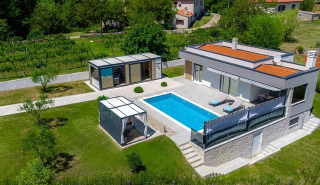 Gorgeous home in Zupanici with sauna