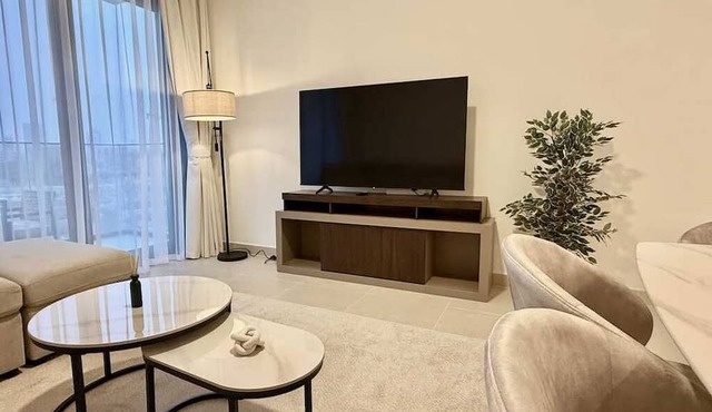 2BR at Seagate Marina Yacht Views, Sleeps 6, Pool and Gym in Dubai
