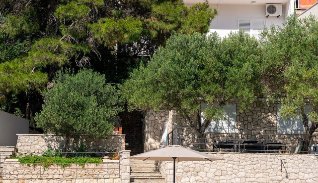 Spacious 3-bedroom apartment and a private deck just a few steps from the sea.