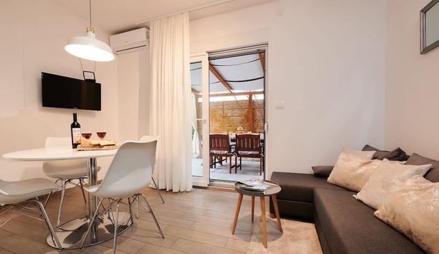 Apartment Boris (ST) - Two Bedroom Apartment with Terrace and Jacuzzi