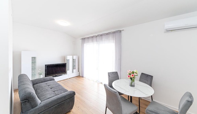2 bedroom amazing apartment in Kastel Kambelovac in Kastel Kambelovac