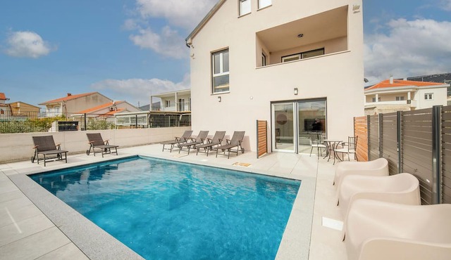 Beautiful apartment in Kastel Novi