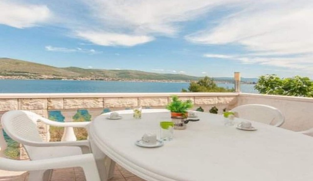 2 bedroom apartment with terrace