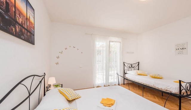 Apartment Hope (ST) - Two Bedroom Apartment with Balcony
