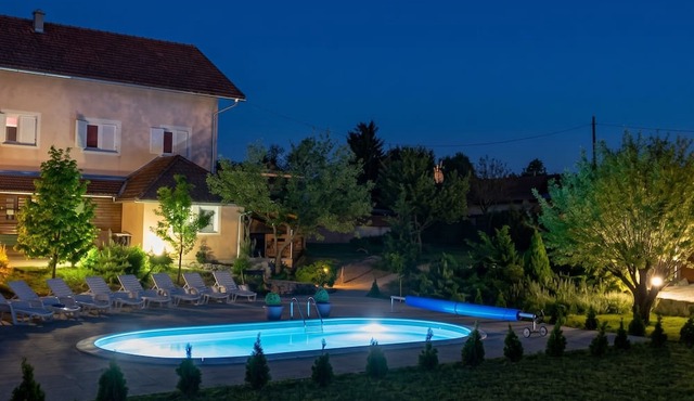 Homerez - Rakovica Apartment 80m² + Shared Pool in Rakovica