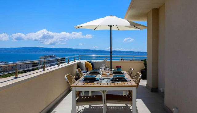 Kiki's Sea View Apartment with terrace in Znjan, Split