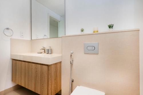 Luxe 3BR APT at downtown views With Burj Views in Dubai