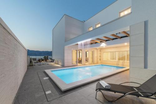 Villa Symphony, heated pool - 10m from the sea in Povlja