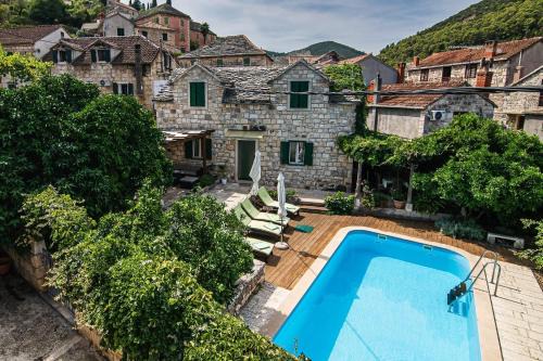 Family friendly house with a swimming pool Dol, Brac - 25954