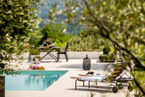 Villa with Private Pool & Lake View near Motovun, Casa Mille Olivi Heritage