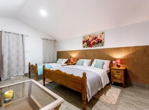 Holiday Home Neoric with Heated Pool