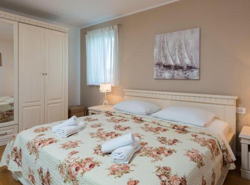 Holiday Home in Dugopolje mit Beheiztem Pool by Interhome in Dugopolje