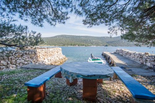 Secluded fisherman's cottage Cove Ladjin - Landjin, Pasman - 8500 in Tkon