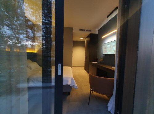 Avenue21