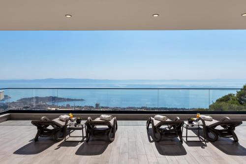 Luxury Villa Bašak with Infinity Pool and Sea View in Makarska