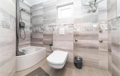Nice Apartment In Kastel Luksic With Wifi